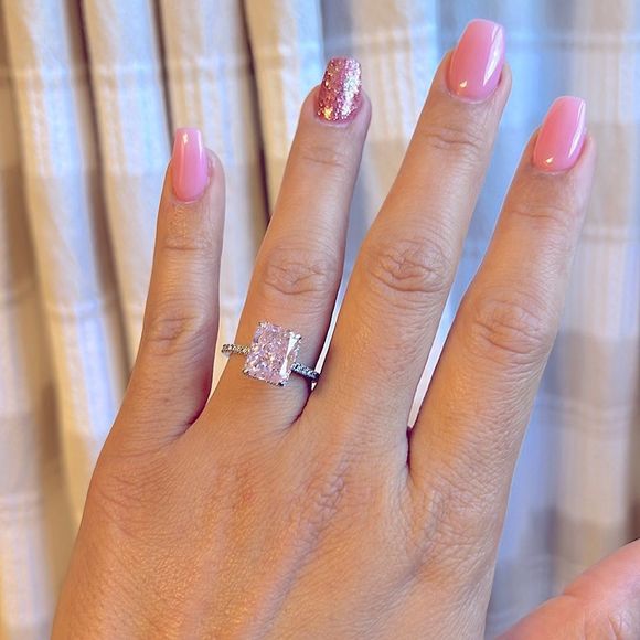 Beautiful pink morganite engagement radiant cut halo ring - Picture 2 of 9